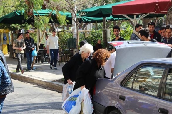 This is MY Greece; 92-Year-Old Woman Delivers Sandwiches to Refugees in Central Athens