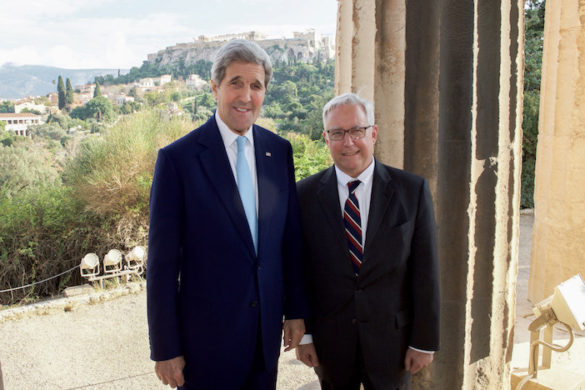 Secretary of State John Kerry Praises “Humanitarian Spirit” of Greek People