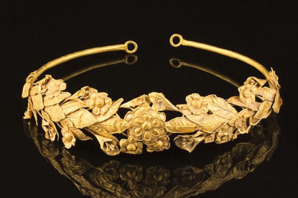 (Photos) 2,300 Year Old Stunning Ancient Greek Gold Crown Found by British Pensioner in a Box Under His Bed