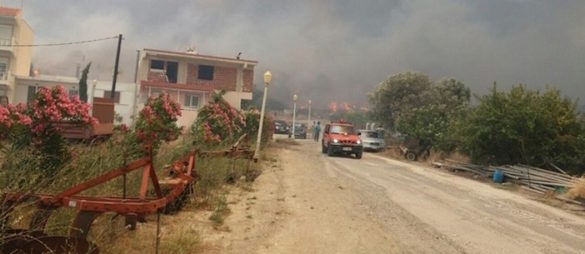 (Photos) Villages on Rhodes Evacuated as Fires Hit Island