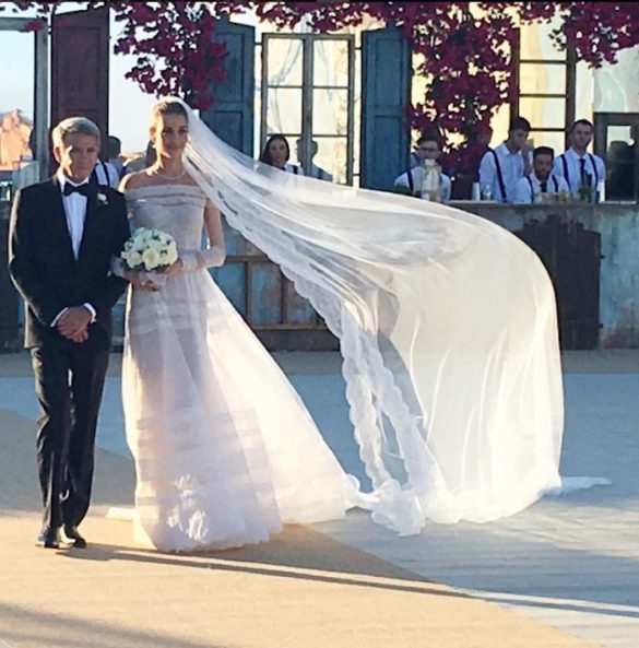 (Photos) At the Greek Island Wedding of Anna Beatriz Barros, One of the World’s Top Supermodels