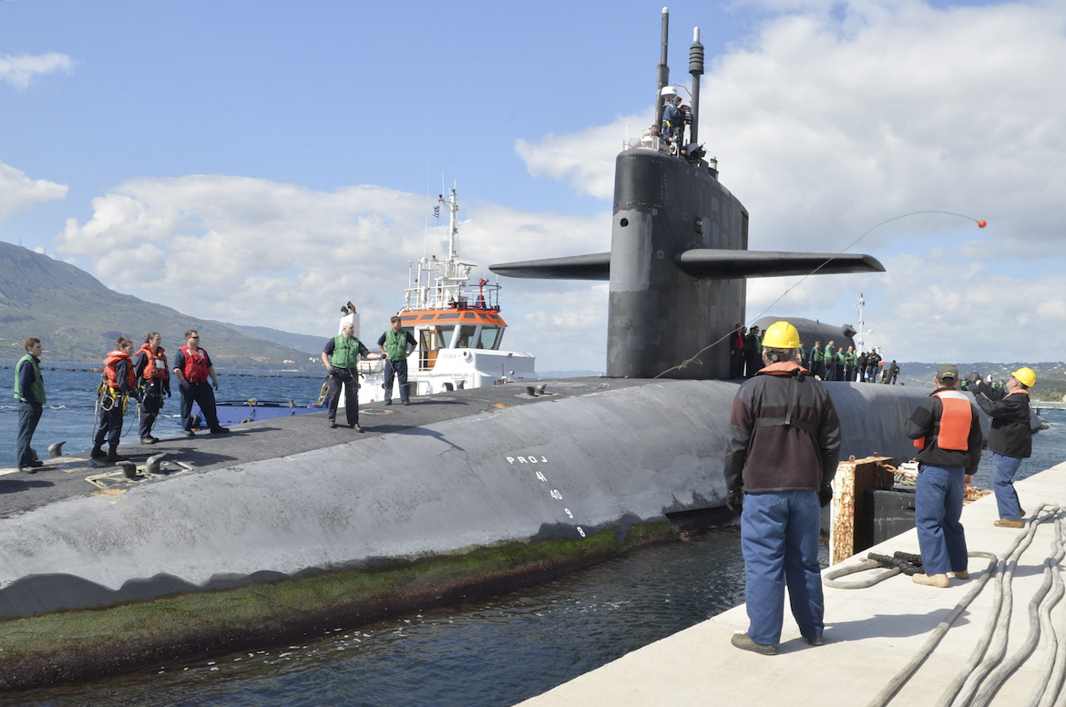 Восток подводная лодка. Подводная лодка. Фото подводной лодки. USS Florida SSGN-728 Dragon. USS Florida SSGN-728 Dragon зачем вертолёт.