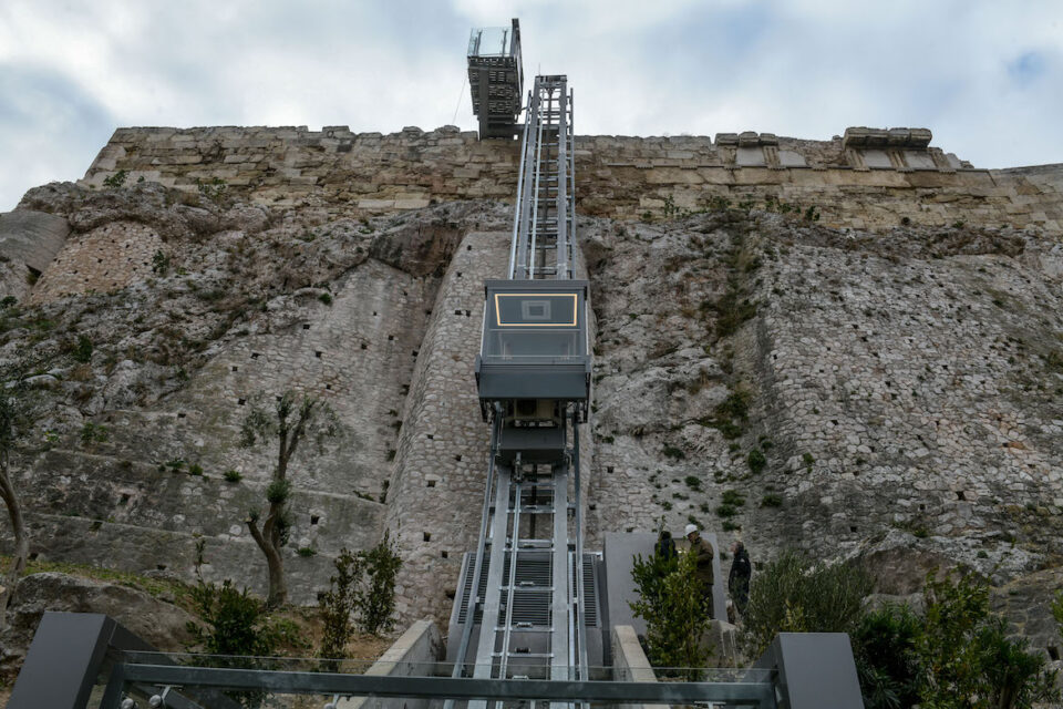 Vertical lift Acropolis