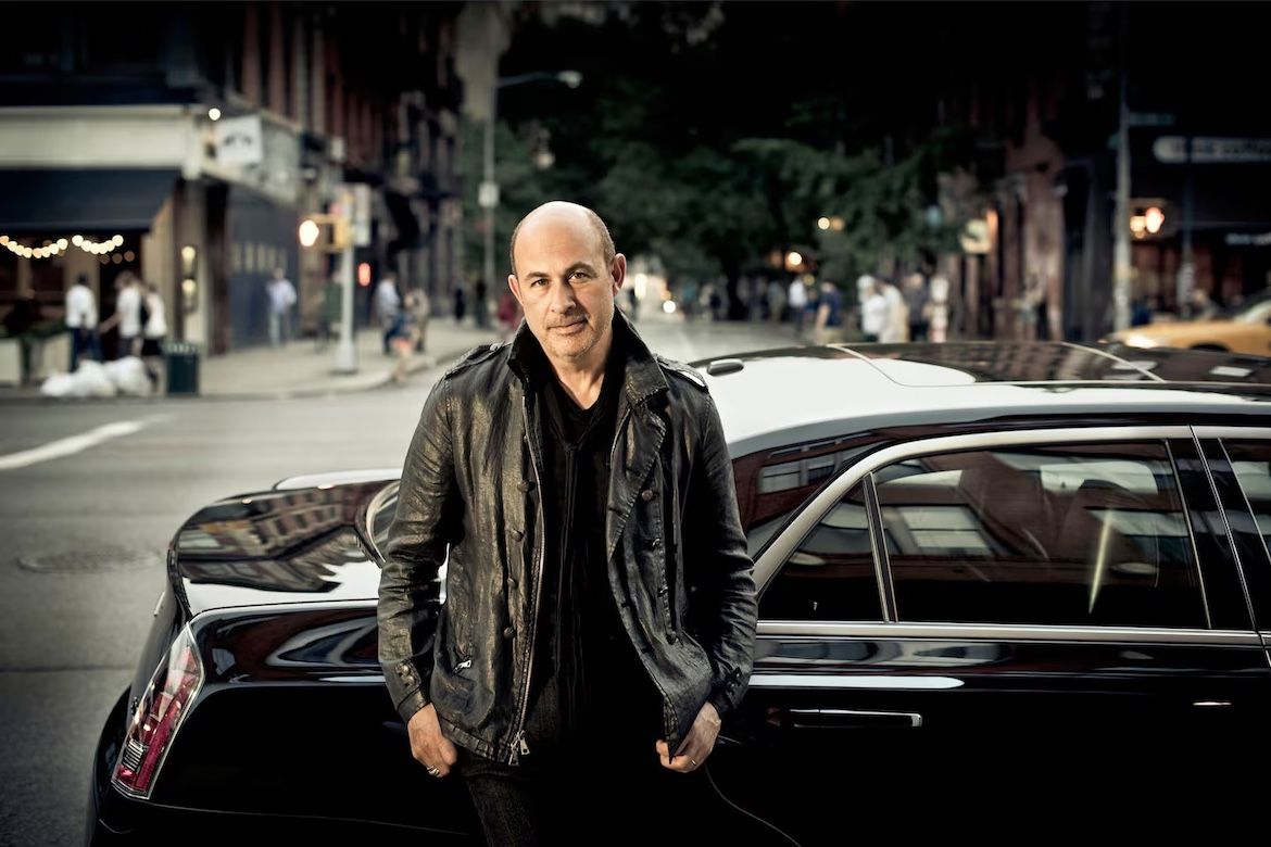 Ο εμβληματικός σχεδιαστής John Varvatos θα ηγηθεί της αποκλειστικής πολιτιστικής εκδρομής στην Ελλάδα – The Pappas Post